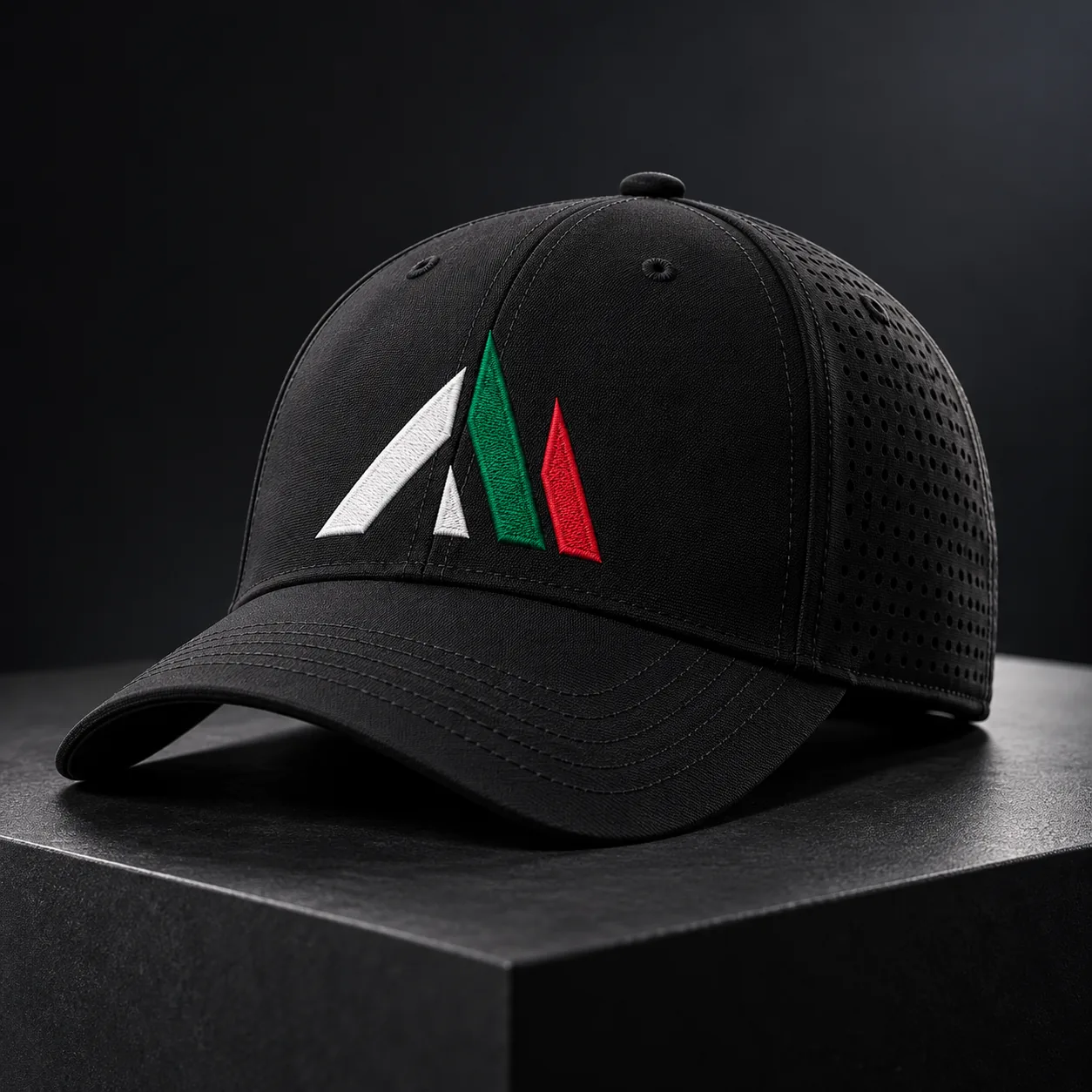 Gorra negra con el isotipo bordado